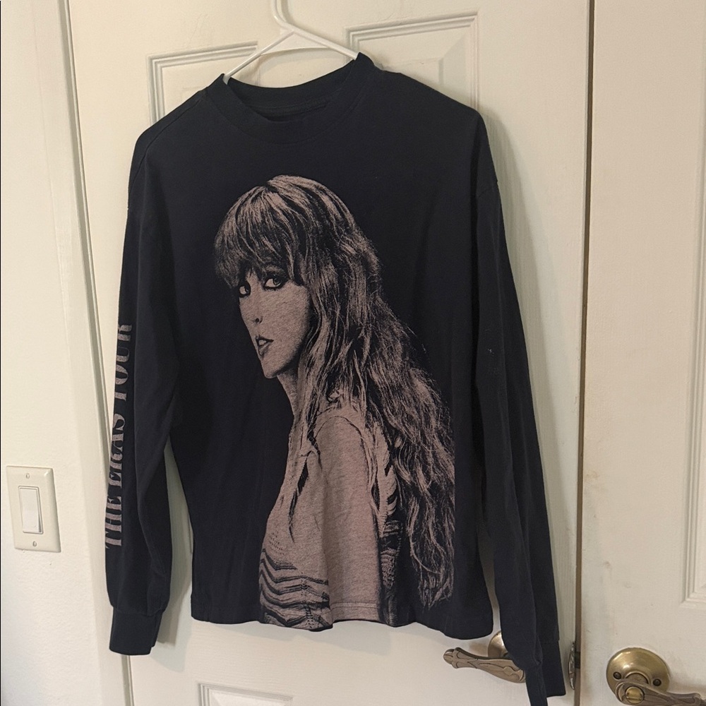 Taylor Swift Black Long Sleeve Graphic Tee - Picture 4 of 6